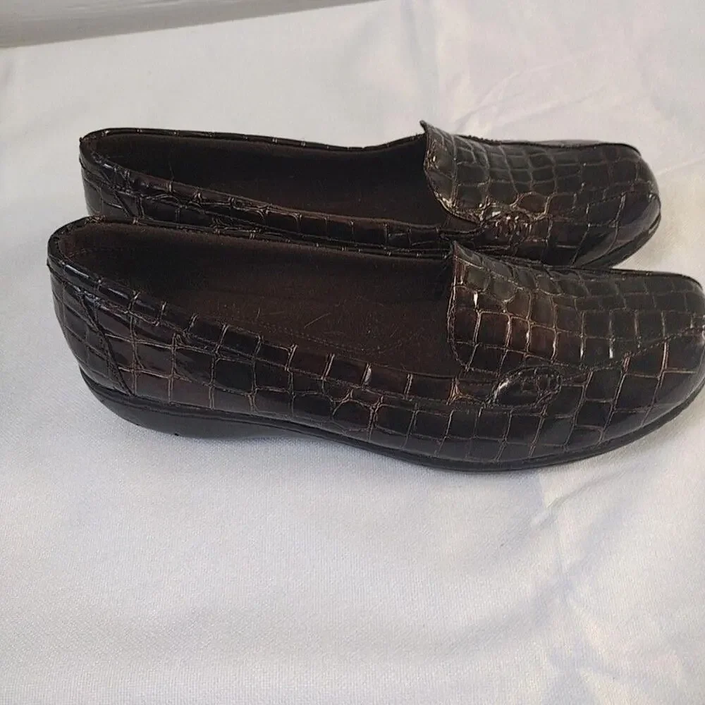 Clarks brand style